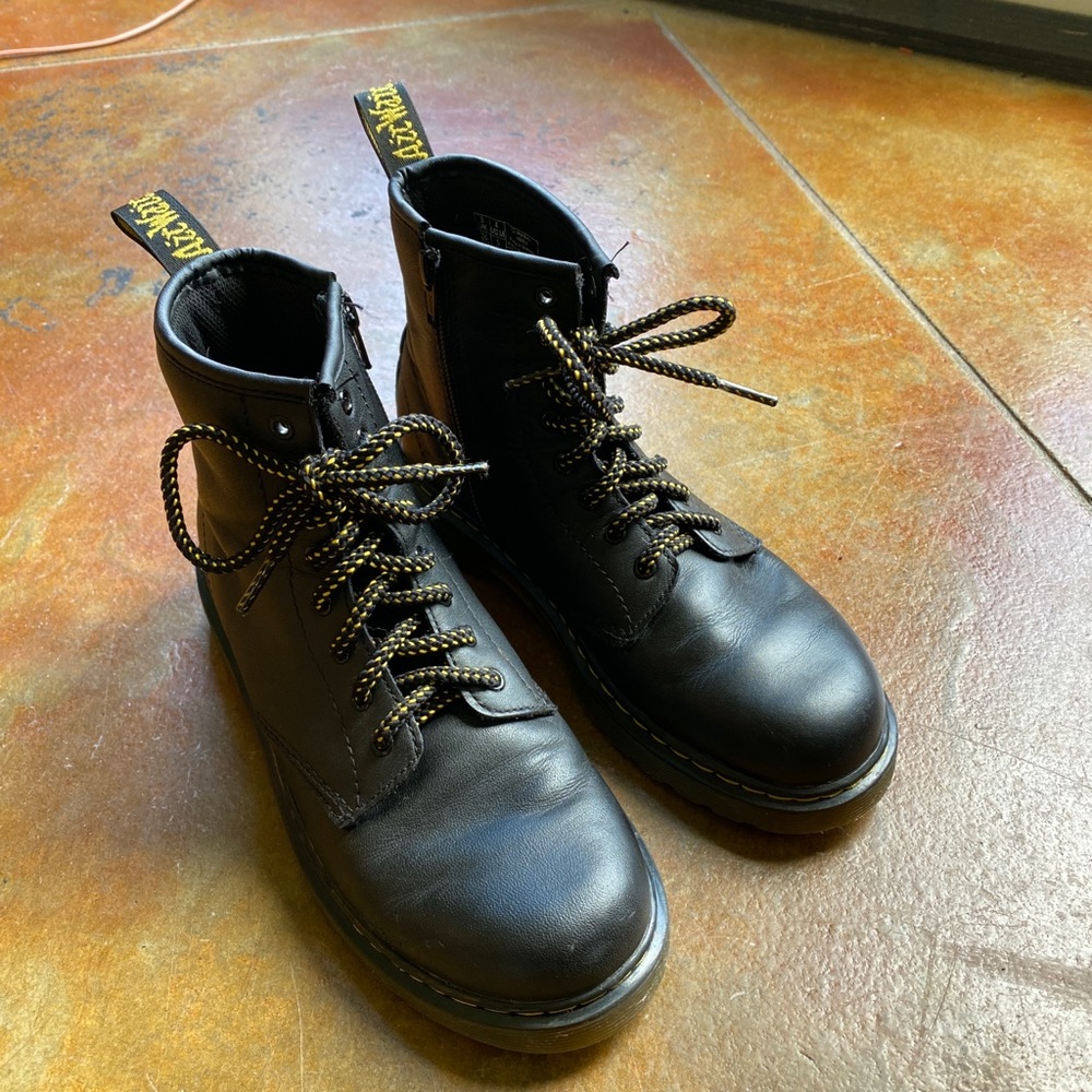 Black Dr.Martins Junior 1460 size 4 USM